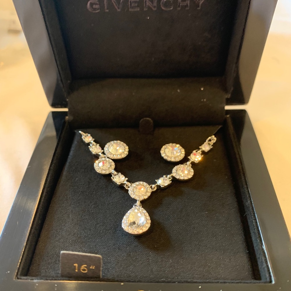 Givenchy
Silver-Tone Crystal Earrings & Necklace - Picture 3 of 8